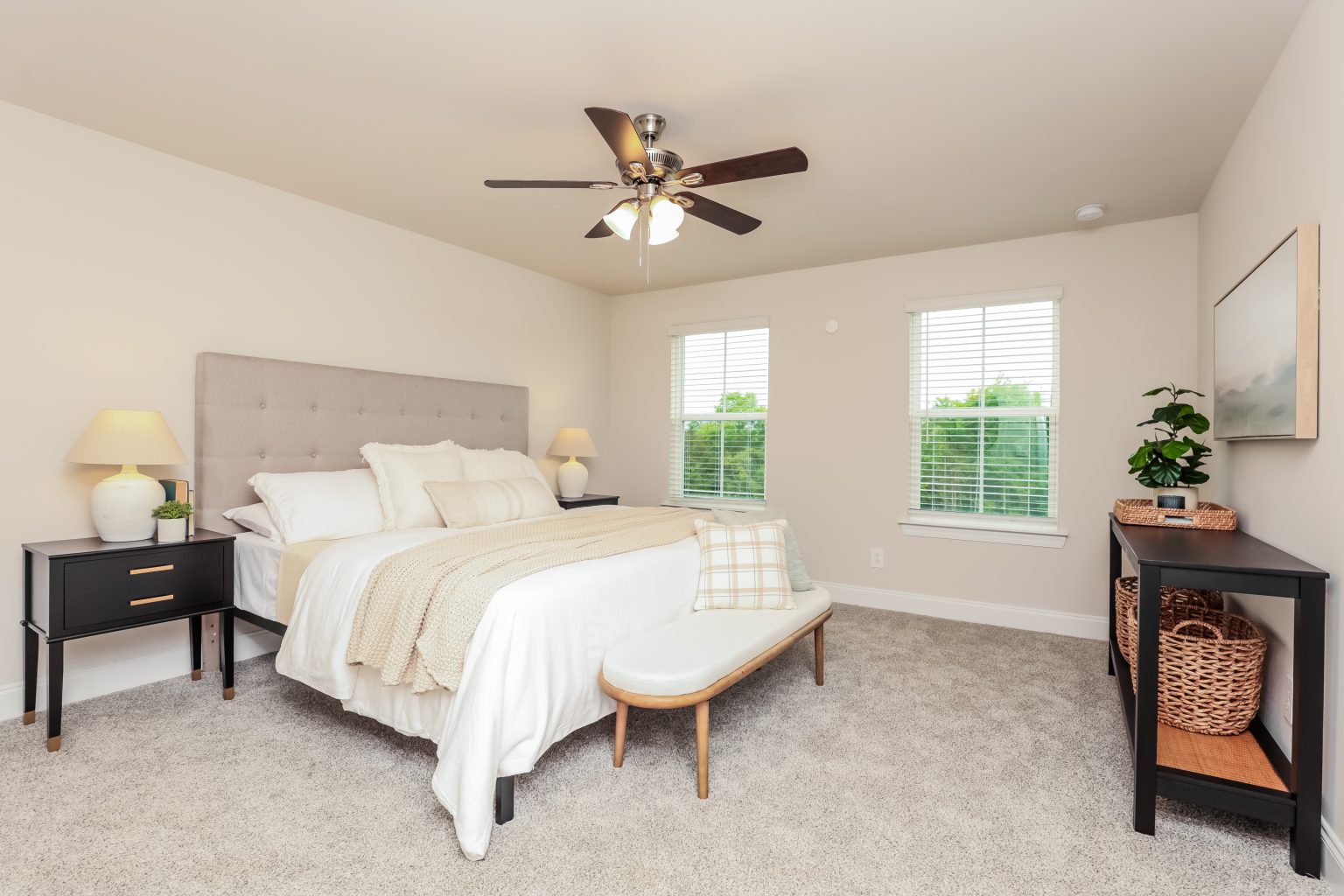 008-photo-main-bedroom-13781647