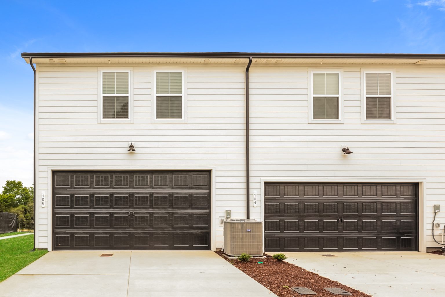 016-photo-rear-view-13781634