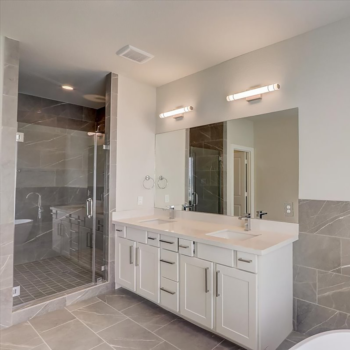 Palisades Park_Image Carousel_Bathroom