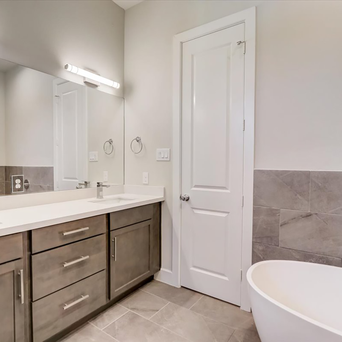Palisades Park_Image Carousel_Bathroom2