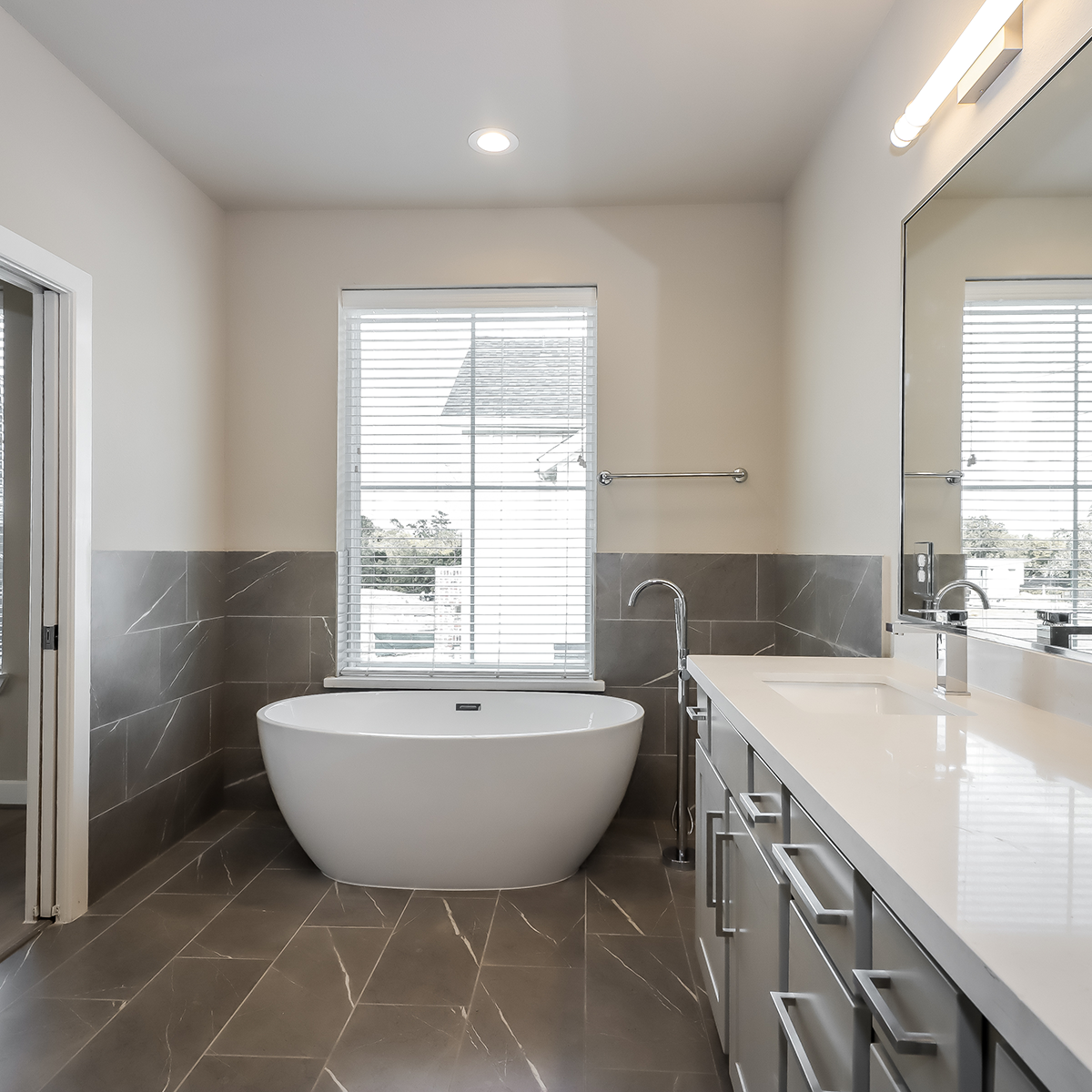 Palisades Park_Image Carousel_Bathroom7