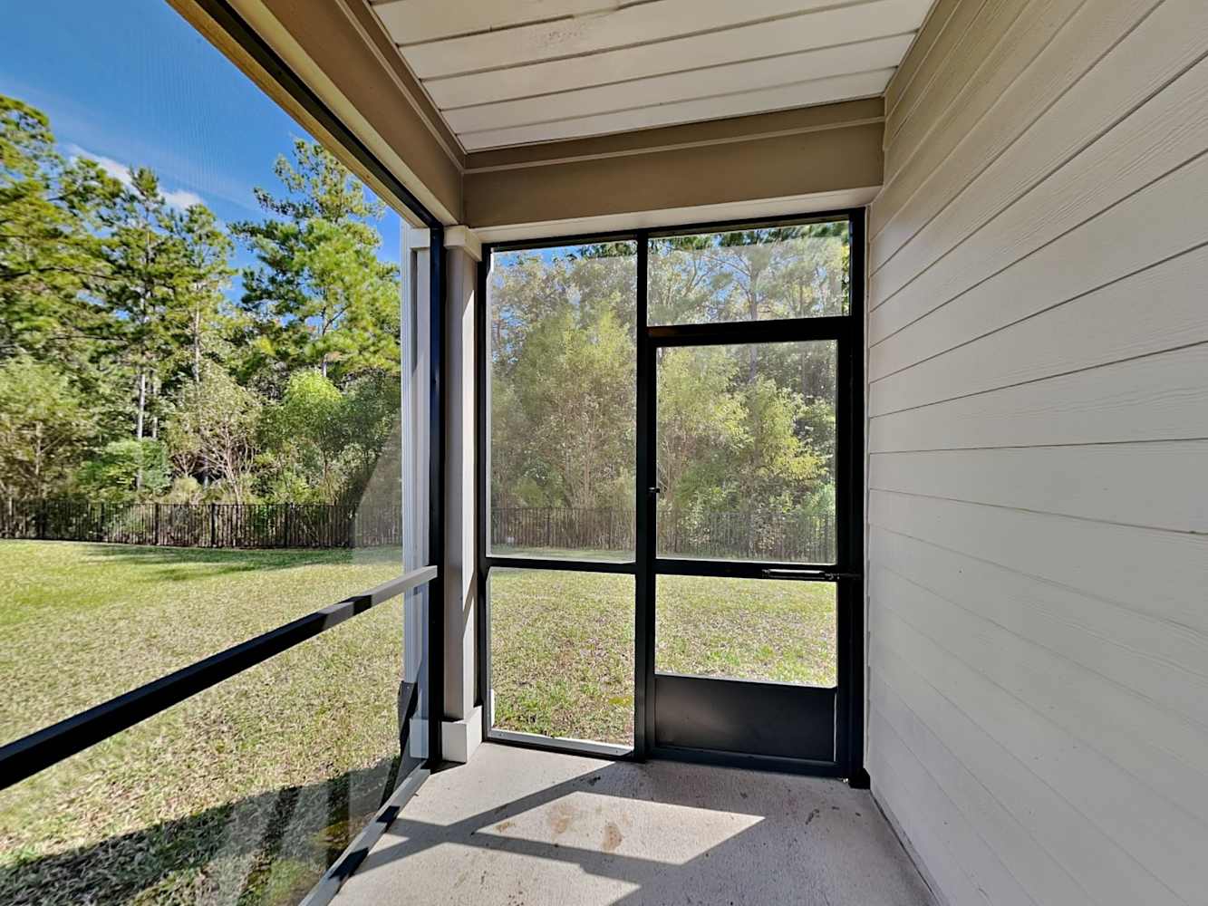Grove Point - Screened Door 3