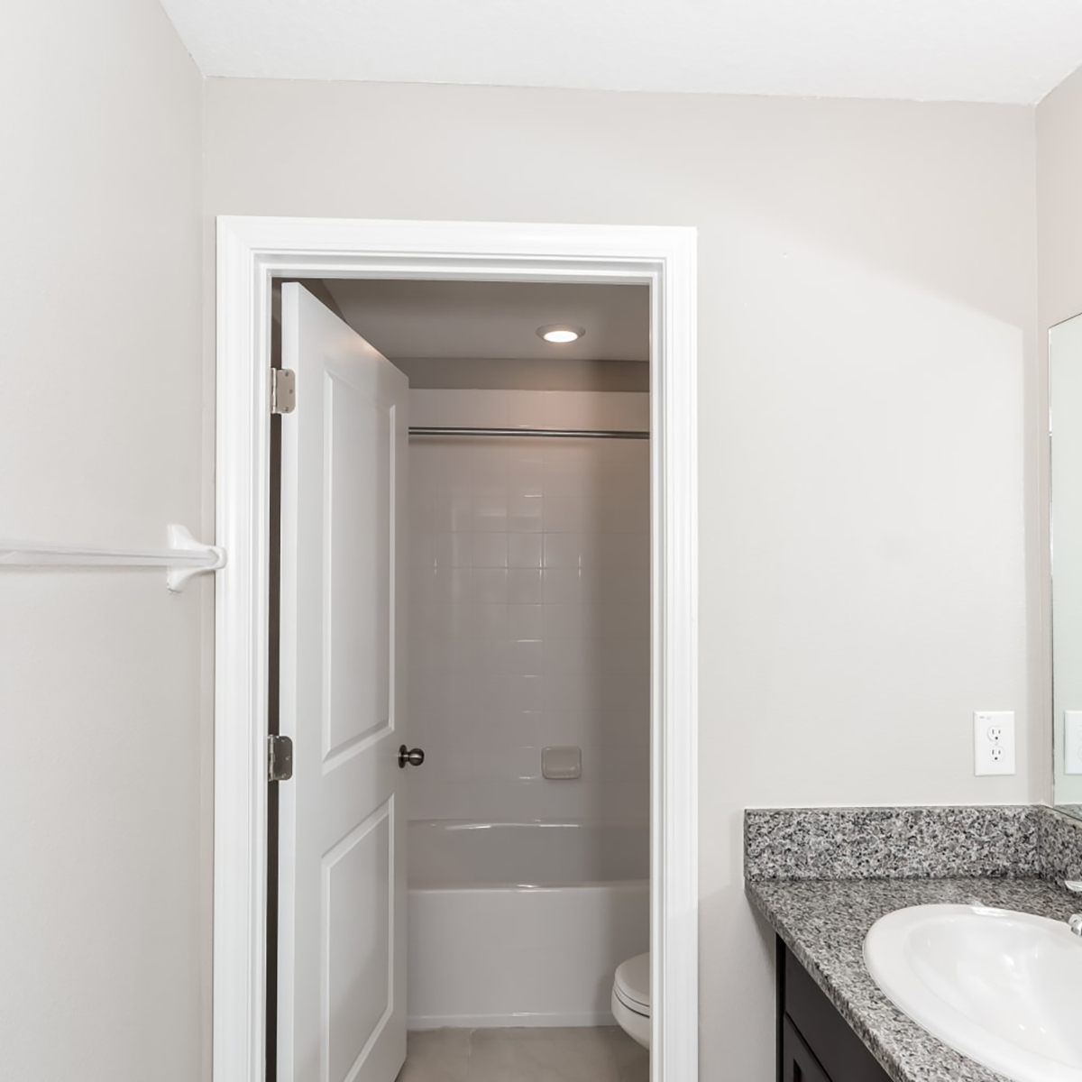 Hawks Glen_Image Carousel_Bathroom