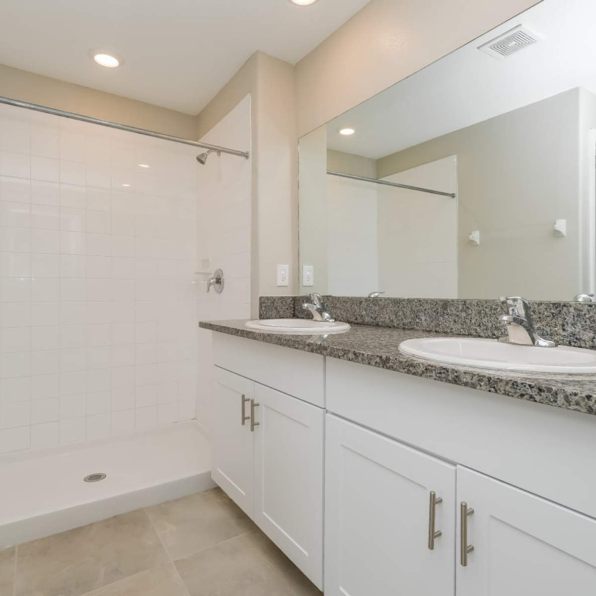 Hawks Glen_Image Carousel_Bathroom2