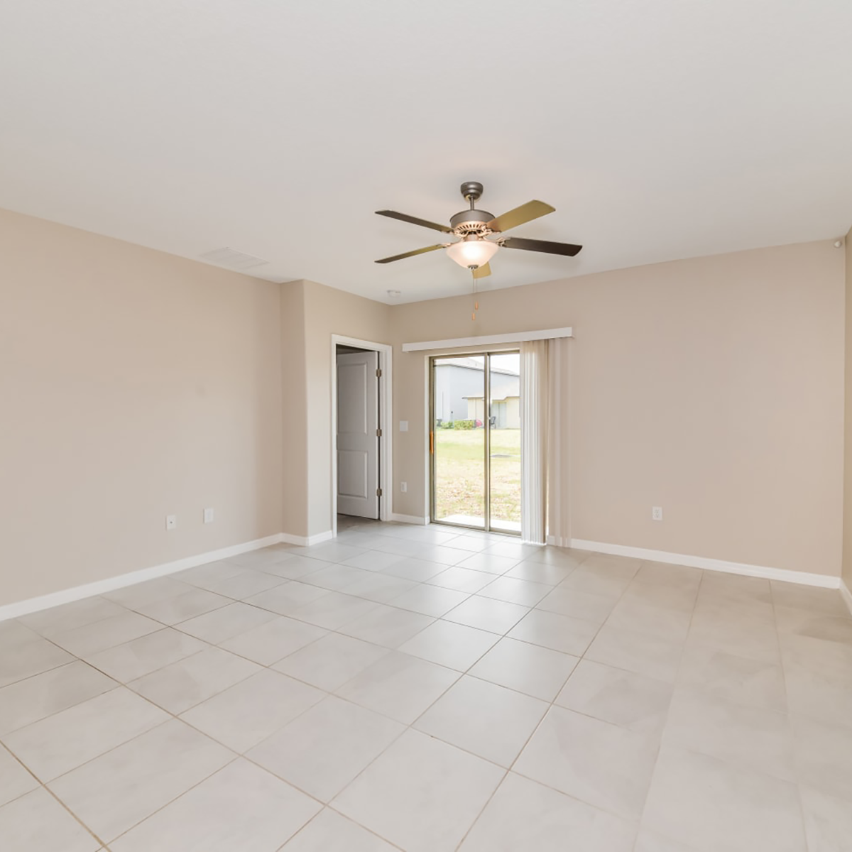 Hawks Glen_Image Carousel_Living Room4