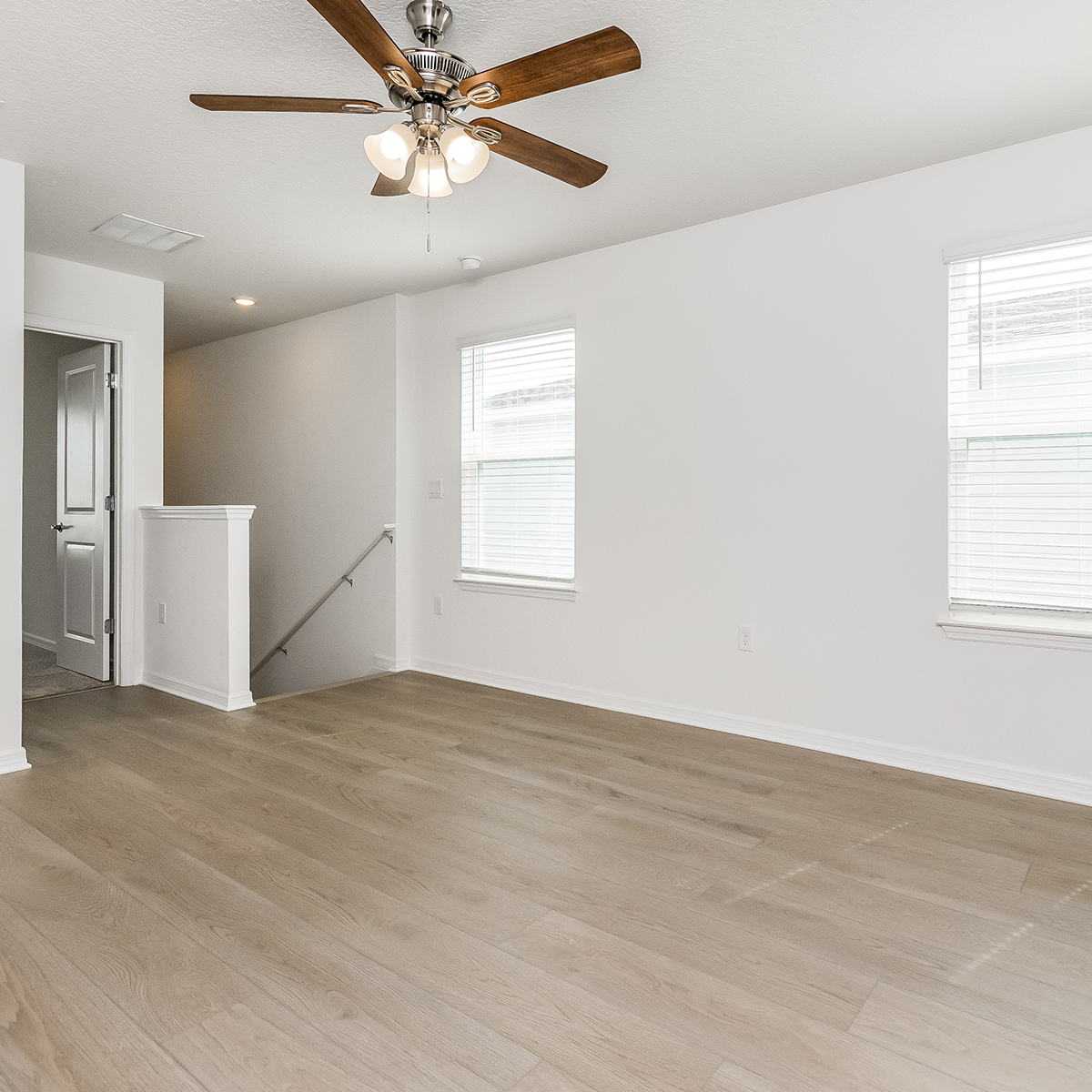 008-photo-family-room-14324303