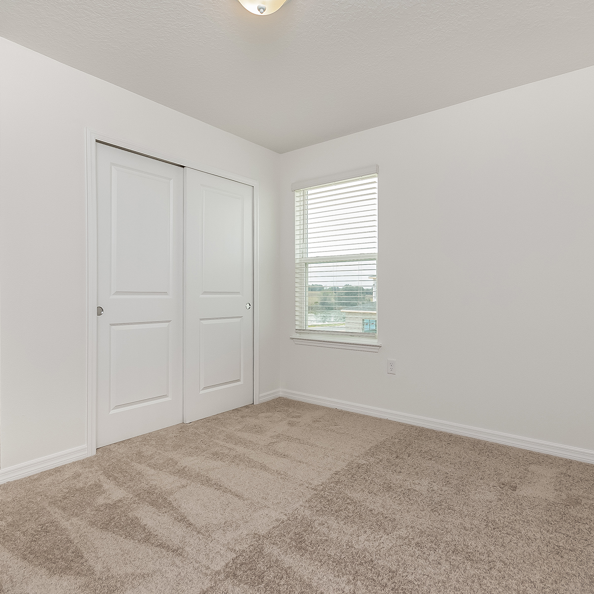 013-photo-bedroom-14324300