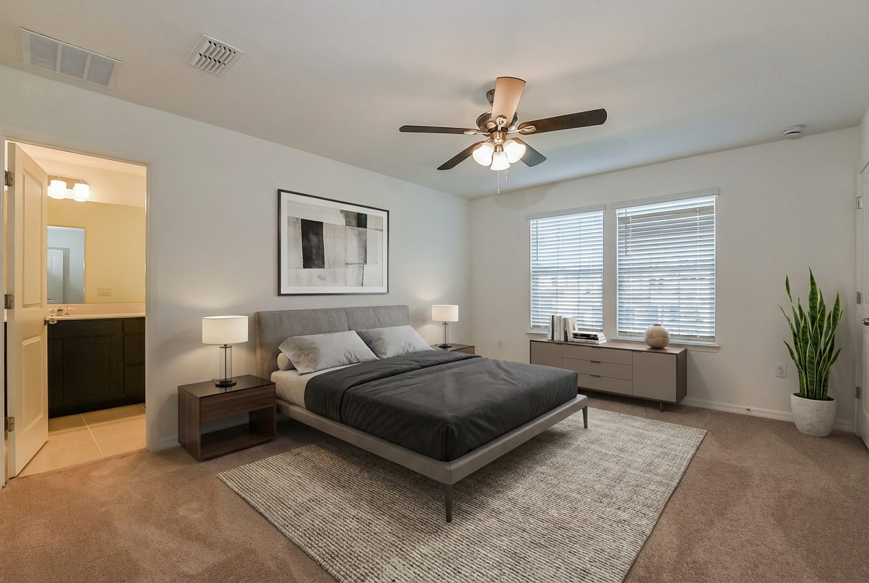 008-photo-main-bedroom-14900925-staged