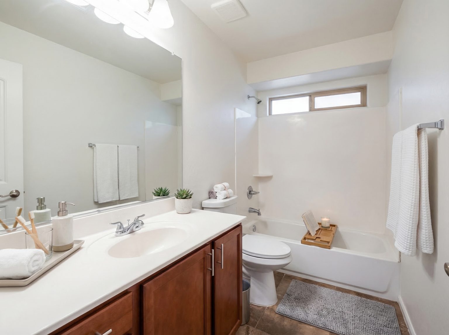 AssetID:7a33b18e-d94d-48af-8881-2a62366aba10